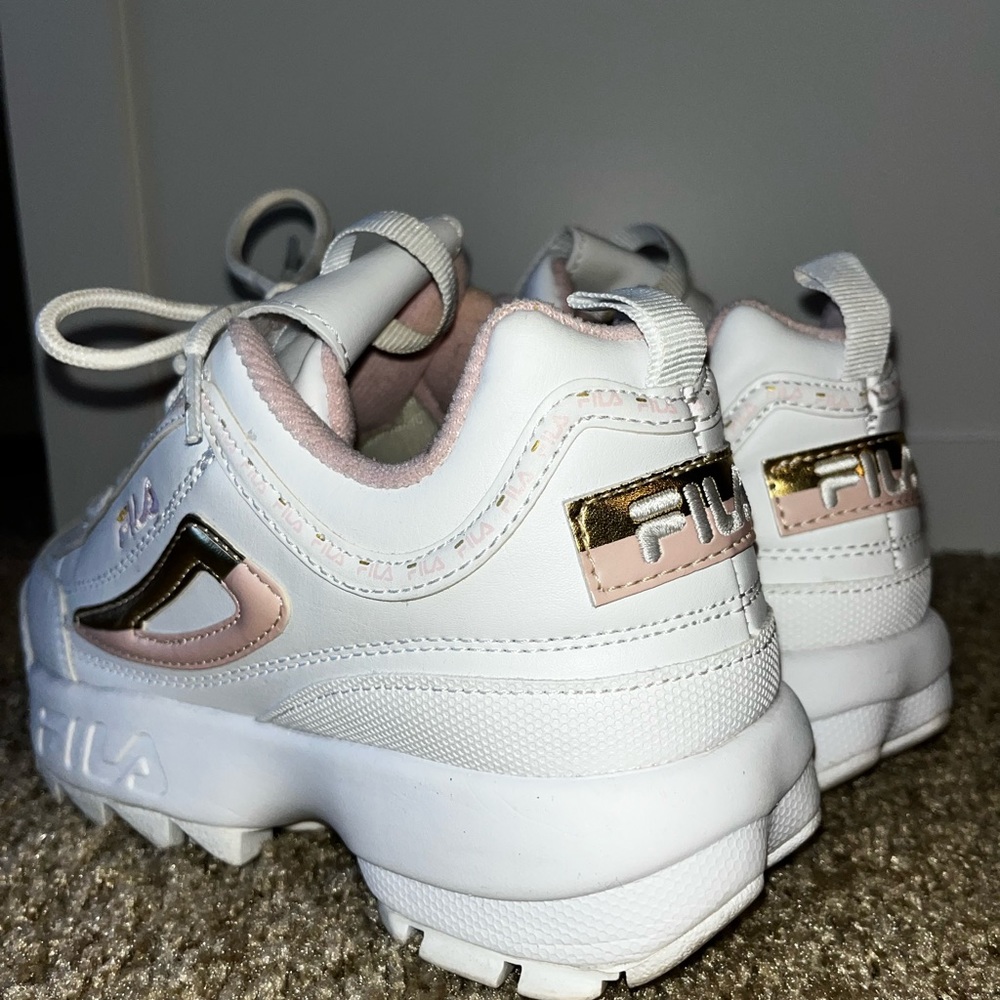 Like New FILA sneakers size 5.5y or also fits 7w